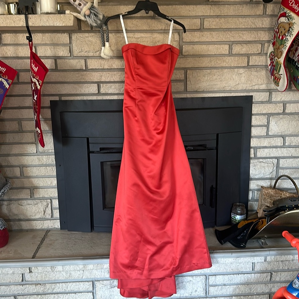 David’s Bridal Gown size 2- hemmed for 5’0